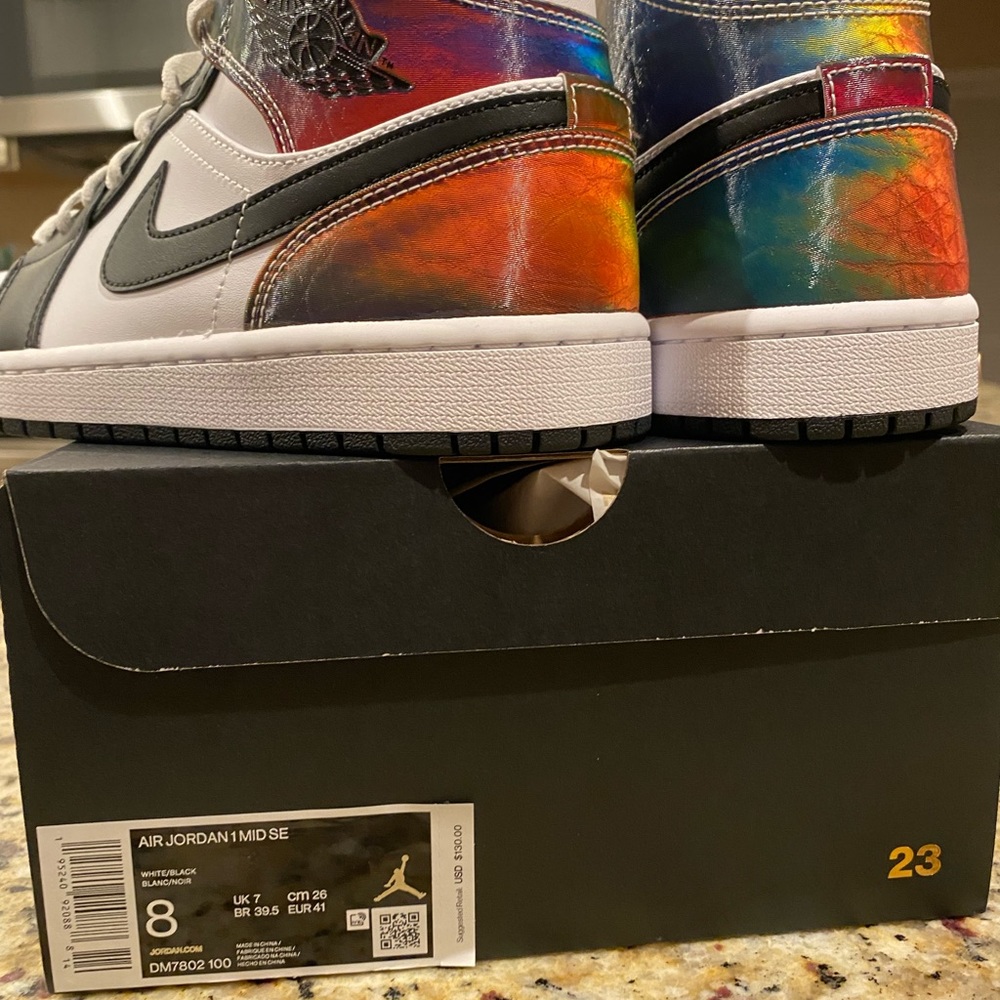 Jordan AJ1 Mid Mens 8 (Womens 9.5) Color changing - Picture 2 of 4
